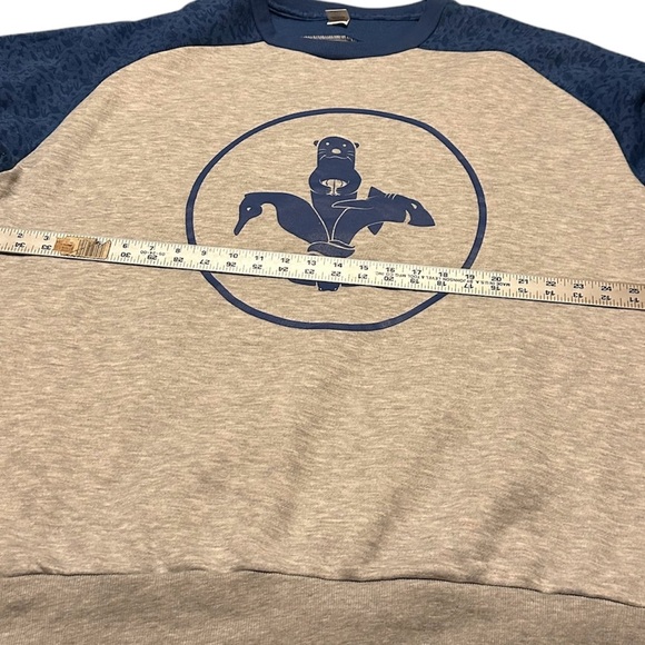 St Louis Aquarium Gray Blue Crewneck Sweatshirt 2XL Union Station Otter Shark - Picture 8 of 10
